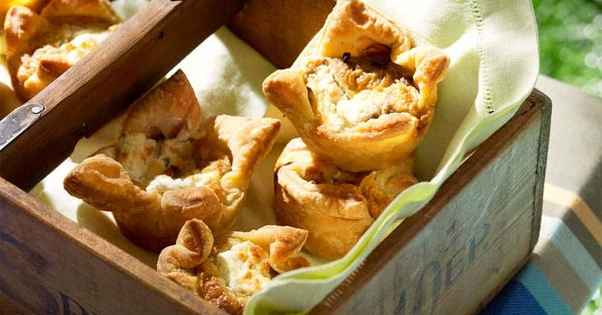 Portabella mushroom, leek, goats' cheese & thyme tarts - 9Kitchen