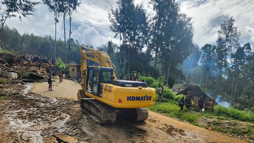 As many as 2000 people are feared to have been buried by last week's massive landslide in Papua New Guinea, according to the country's National Disaster Centre, as rescuers scramble to find any survivors in the remote region.