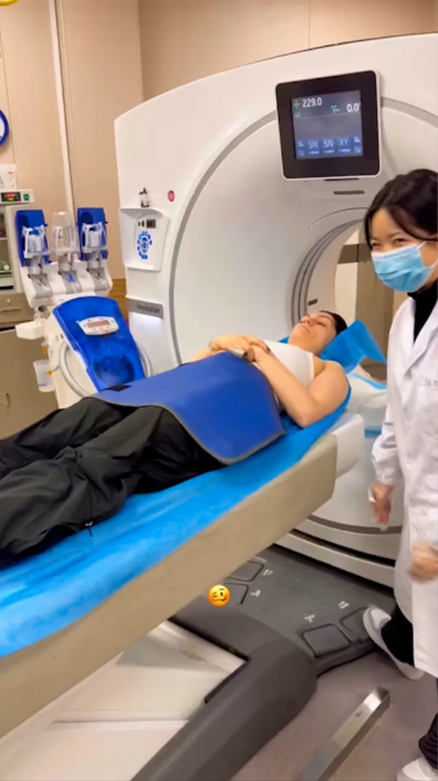 Jessie J hospitalised after hitting head on car roof