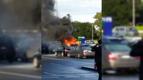 Car fire blankets Sydney airport in smoke