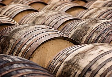 UK law requires Scotch whiskies to be aged in what type of barrels?