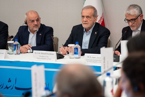 Masoud Pezeshkian, presidente do Irã, faz perguntas da mídia em uma coletiva de imprensa em Nova York, sexta -feira, 26 de setembro de 2025. 