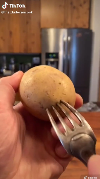 TikToker Sonny Hurrell shares amazing potato peeling hack