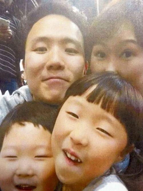 Ian Jo, Hakung Lee e seus filhos Minu e Yuna.