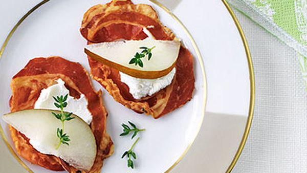 Pancetta chips with goat’s cheese and pear