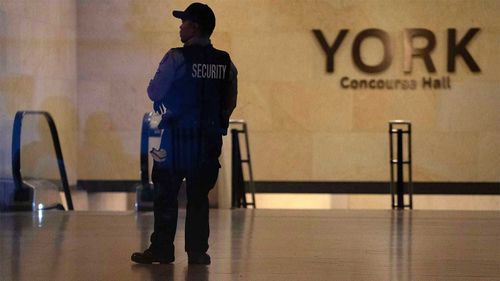 Fetele sunt acuzate că au ucis un bărbat fără adăpost lângă stația York Street din Toronto.