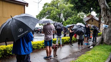 Members of the public are seen queuing at Rushcutter&#x27;s Bay Park Pop-up Clinic on Dec 23, 2021. Generic of COVID testing clinic.  Photo: Flavio Brancaleone/The Sydney Morning Herald