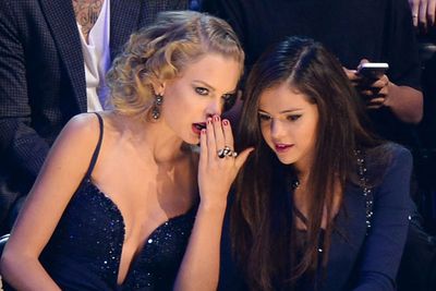Selena Gomez is always up for a good goss sesh.