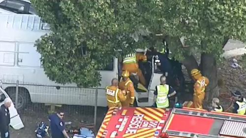 Three people have been injured in minibus crash southeast of Melbourne. (9NEWS)