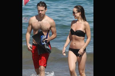 The best accessory to a great bikini is a buff beau. Olivia Wilde cosied up to beau Jason Sudeikis on a romantic Hawaiian holiday. <br/>