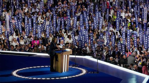 Kamala Harris DNC'de konuşuyor.