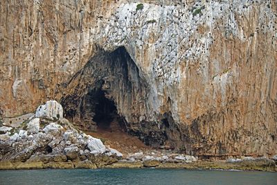 <strong>United Kingdom: Gorham's
Cave Complex</strong>