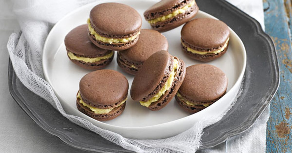 Weight watchers' chocolate and salted caramel macarons - 9Kitchen