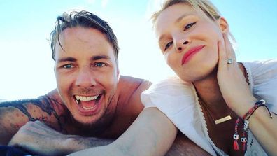 Dax Shepard, Kristen Bell, selfie, beach