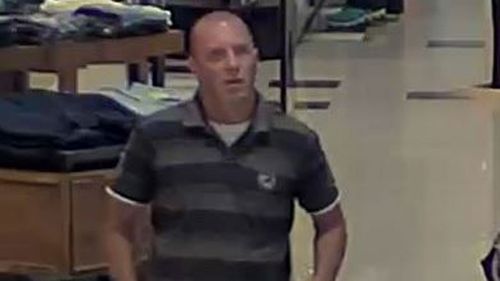 Police search for man who 'rubbed up against young women' in Melbourne shopping centre 
