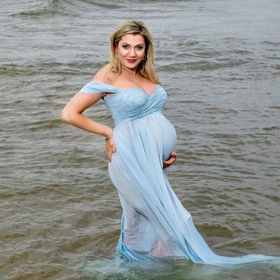 Pregnant US meteorologist body-shamed by viewers over baby weight