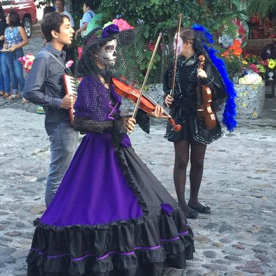 Dia de los muertos day of the dead locals in mexico shelly horton