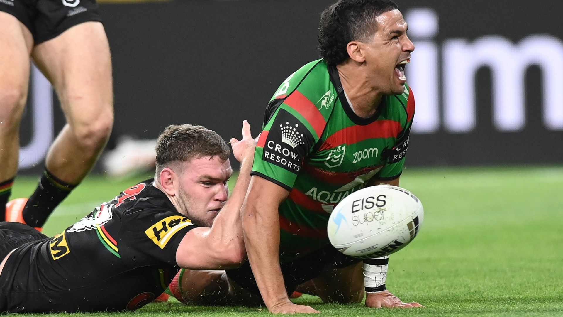 South Sydney Rabbitohs re-sign Cody Walker until end of 2023, as circling rivals miss out on top target