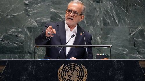 Il presidente iraniano Masoud Pezeshkian si rivolge all'80a sessione dell'Assemblea generale delle Nazioni Unite nel settembre 2025.