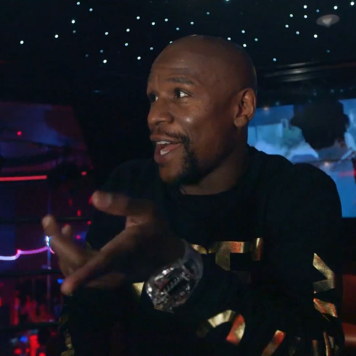 The story behind Floyd Mayweather's opulent fight-night look