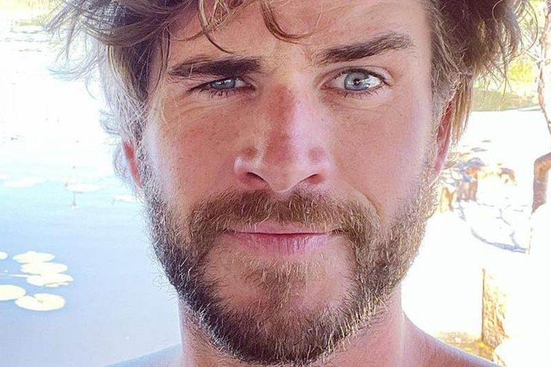 Liam Hemsworth shows off new long hair in new selfie.