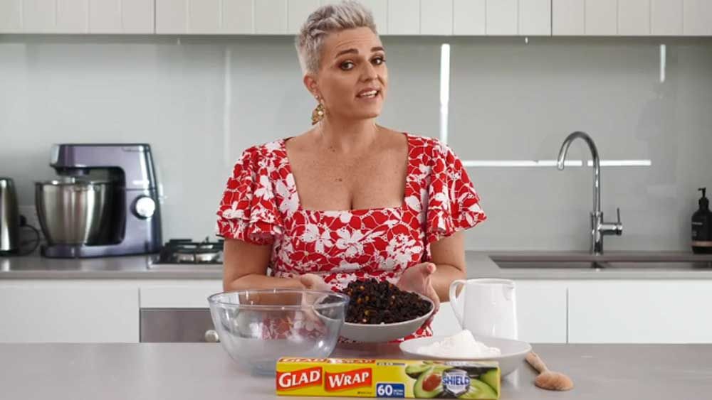 Threeingredient slowcooker Christmas cake hack 9Kitchen