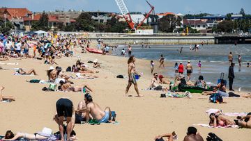 Record heat in Melbourne as temperatures rise for Australia Day