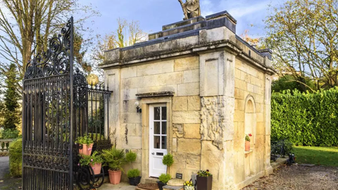 Eastgate Lodge is a one-bedroom, one-bathroom limestone property in North Yorkshire.