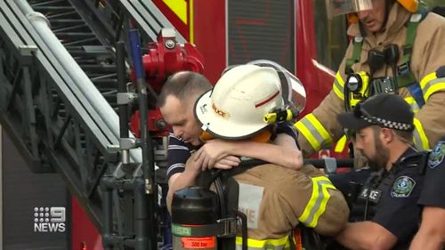 Trois hommes sont dans un état critique après qu'un incendie s'est déclaré dans un hôtel d'Adélaïde, la police enquêtant pour savoir si l'incendie était suspect.