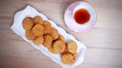 Three-ingredient peanut butter cookies for isolation cooking