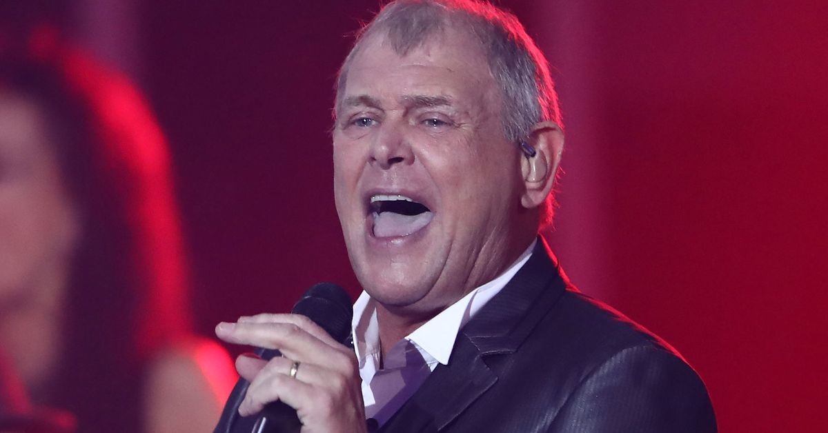 John Farnham cancer: Singer reveals he almost died during surgery to remove cancerous tumour in memoir The Voice Inside