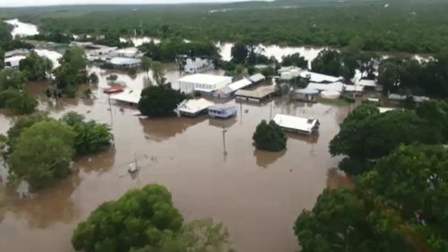 Woman drowned in car in floodwaters near Katherine, NT