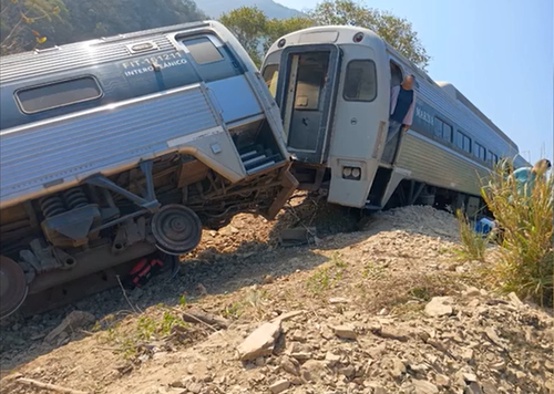 Pelo menos 36 pessoas foram levadas ao hospital.