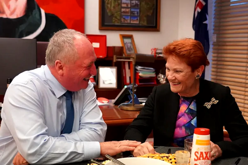 Pauline Hanson prepara um jantar de bife para Barnaby Joyce