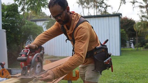 Tra questi c'è Rodrigo Zanchetta, 39 anni, falegname e capocantiere.