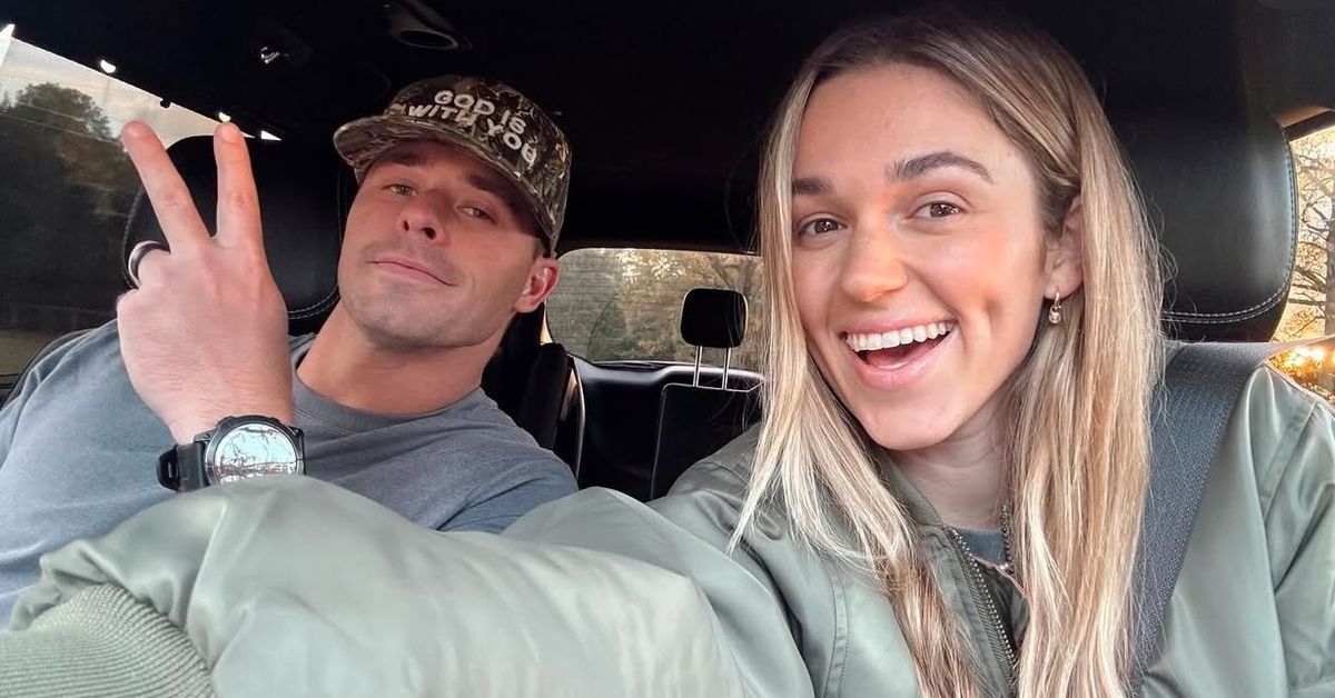 Sadie Robertson Huff Hamil: Duck Dynasty Star mengumumkan kehamilan ketiganya dengan Christian Huff