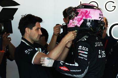 MIAMI, FLORIDA - MARCH 06: Mitch Evans of New Zealand and Jaguar TCS Racing helps Brooklyn Peltz Beckham, entrepreneur, Jaguar TCS Racing with adjusting his helmet during the second day of the Formula E Evo Sessions at Miami International Autodrome on March 06, 2025 in Miami, Florida. (Photo by Andrew Ferraro/LAT Images)