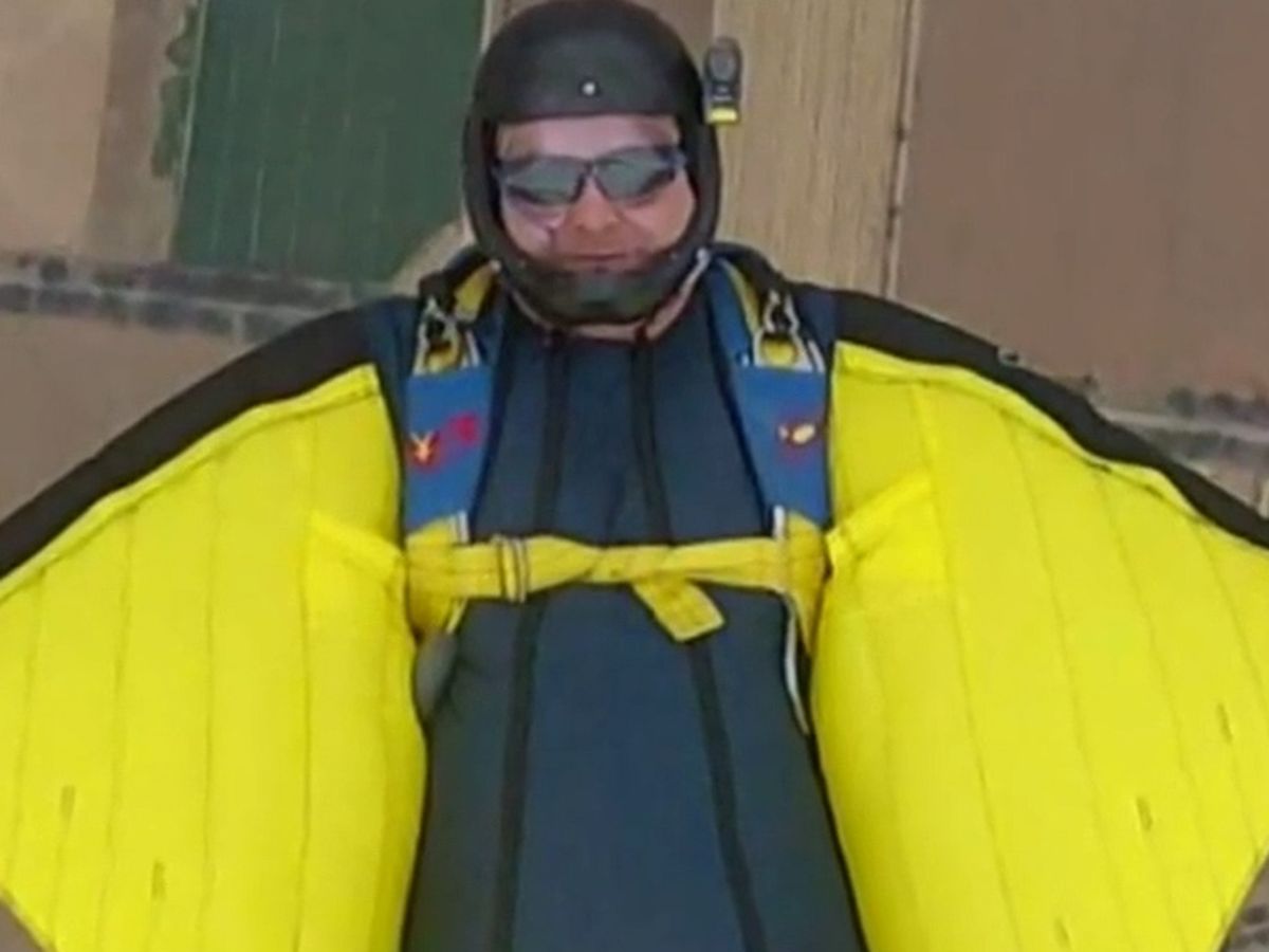 Torquay Skydiving Crash: Skydiving Instructor Killed In Crash Remembered As  'A Wonderful Man'