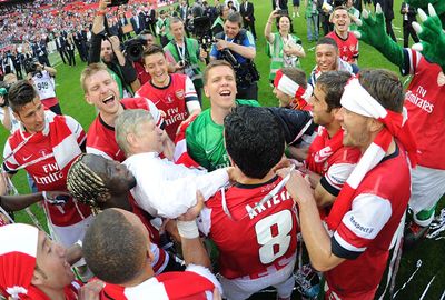 From there, the party really started as Gunners players gathered around their boss.