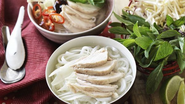 Easy Vietnamese chicken pho noodle soup