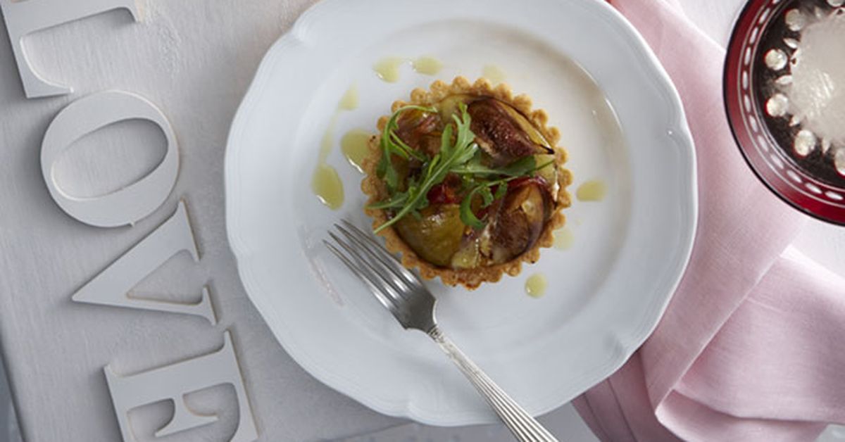 Brie, fig and rocket tart - 9Kitchen