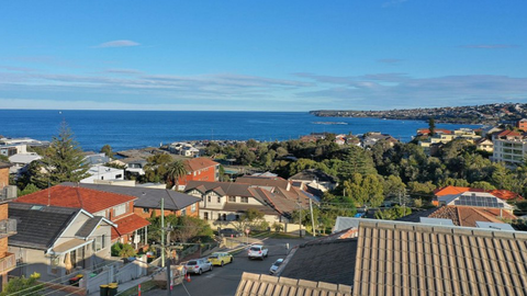 Beachside Sydney home auction all sale proceeds going to charity Domain 