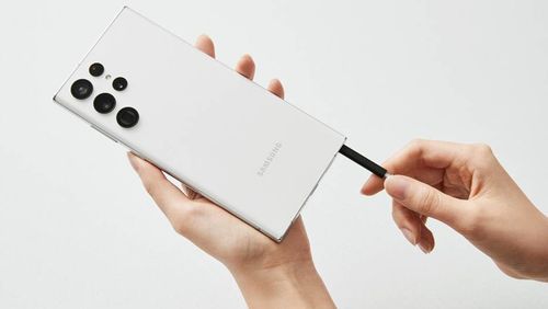 Inbuilt into the device casing, the Galaxy houses the new stylus, aka the S-Pen, which sits flush inside the left side of the S22 Ultra.