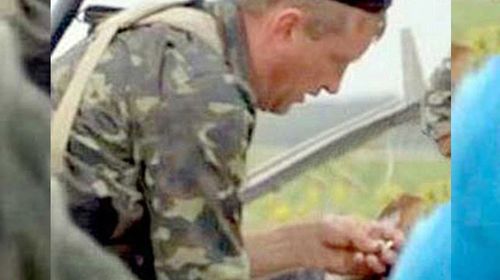 Outrage over alleged ring theft at MH17 crash site