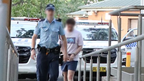 All'uomo è stata rifiutata la cauzione e oggi dovrà affrontare il tribunale.