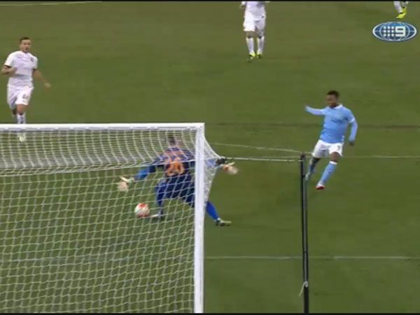 Sterling scores in Man City debut