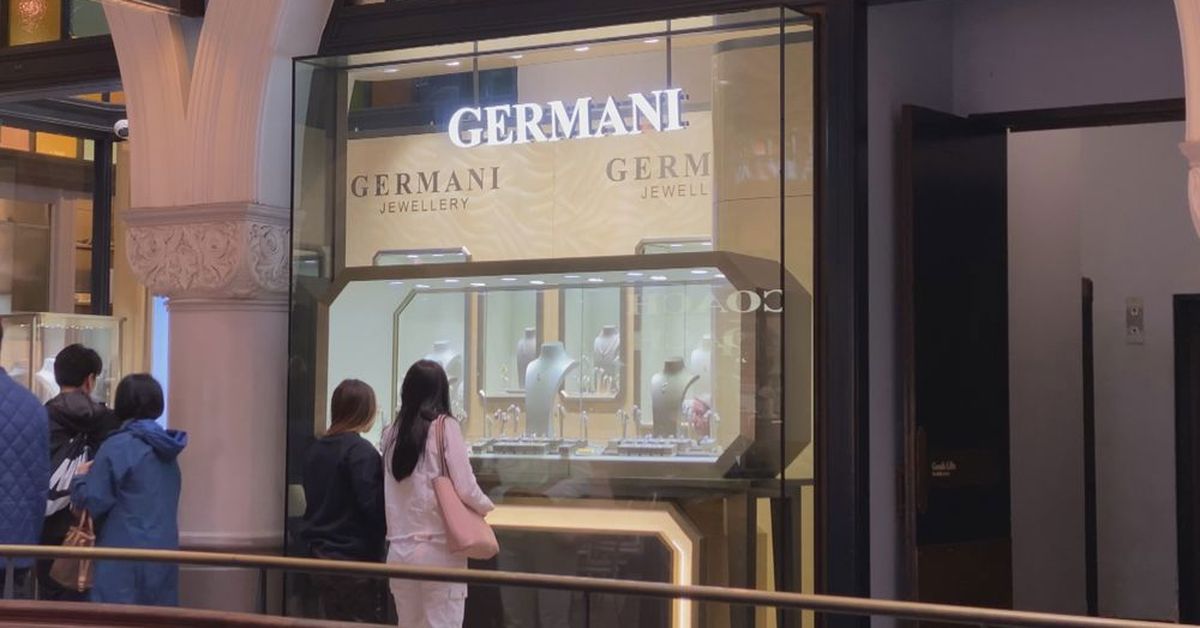 Jewellery store owner needed employee to be victim in staged robbery, court hears