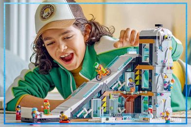 9PR: LEGO® City Ski and Climbing Centre 60366 Building Toy Set,Modular Building with Slope, Winter Sports Shop, Café, Ski Lift and 8 Minifigures