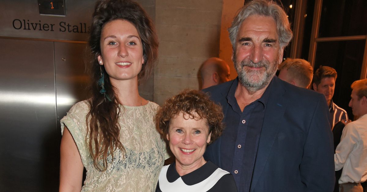 The five words of advice Bridgerton star Bessie Carter’s acting icon parents Imelda Staunton and Jim Carter gave her – as she celebrates her latest role in Outrageous, exclusive interview