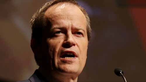 Bill Shorten renews call for debate on Australia becoming a republic